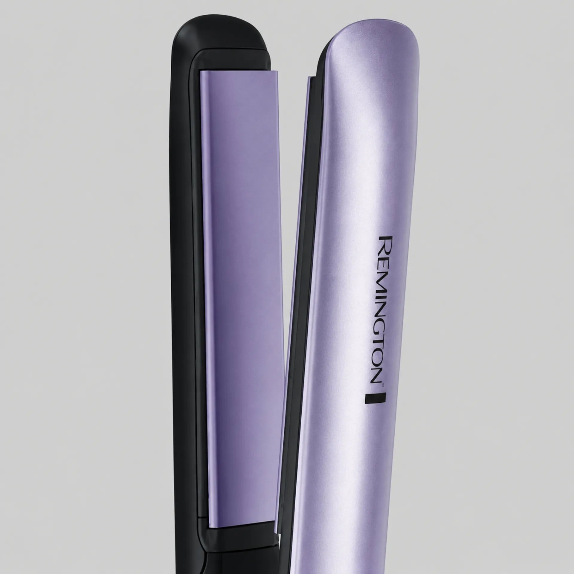 Plancha Alisadora Remington Frizz Control Con Cerámica Avanzada Y Protección Antihumedad S8510